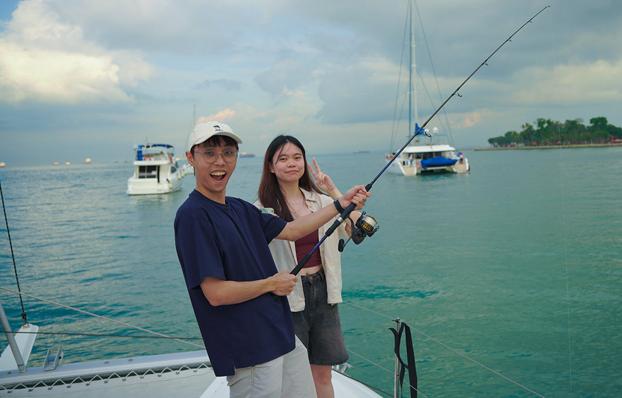 Couple fishing off bow of AQUAHOLIC Yacht Charter