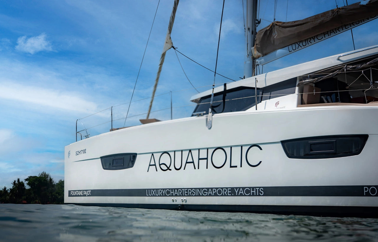 Aquaholic side profile of boat