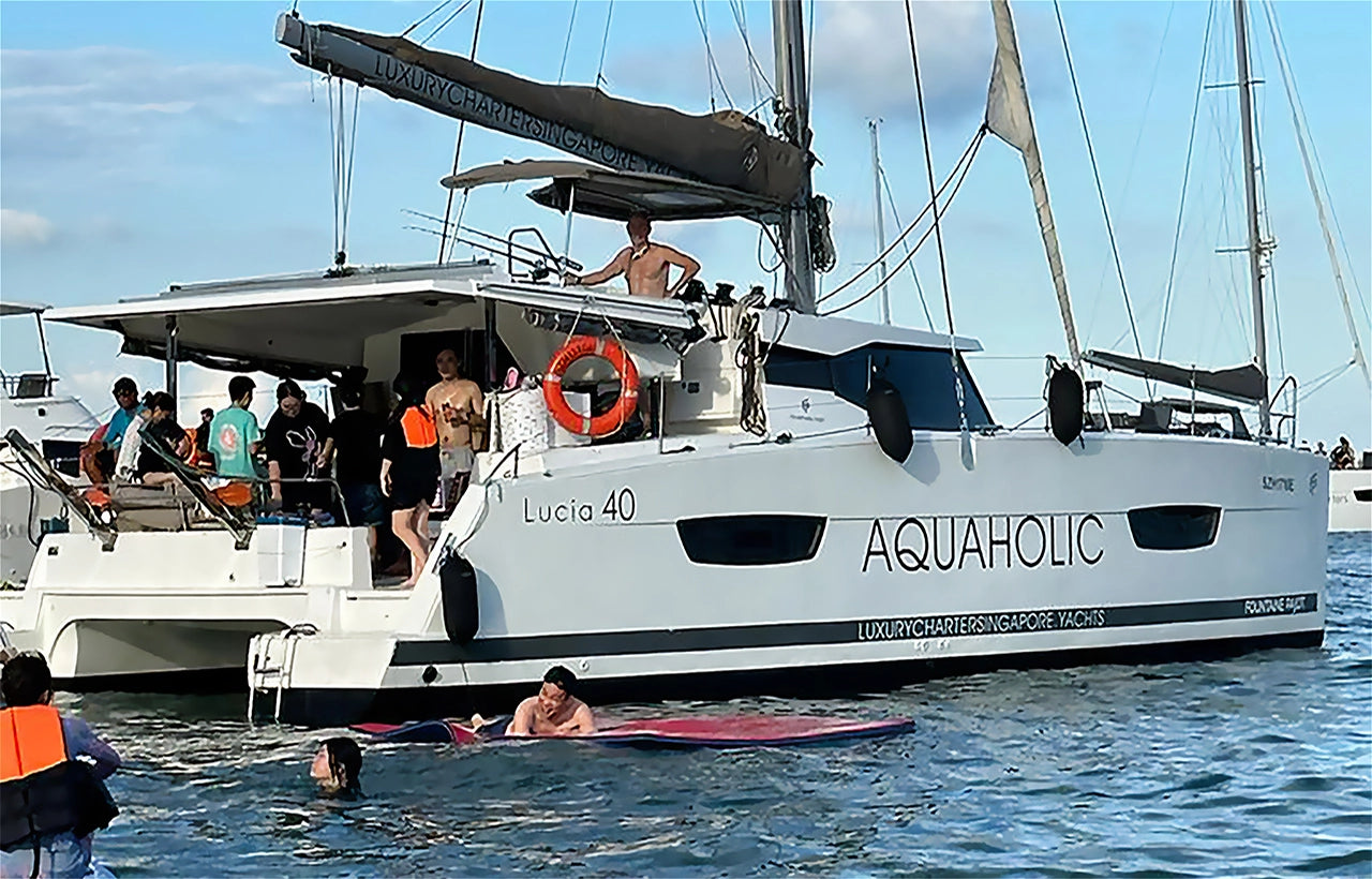AQUAHOLIC Charter yacht with guests and watertoys