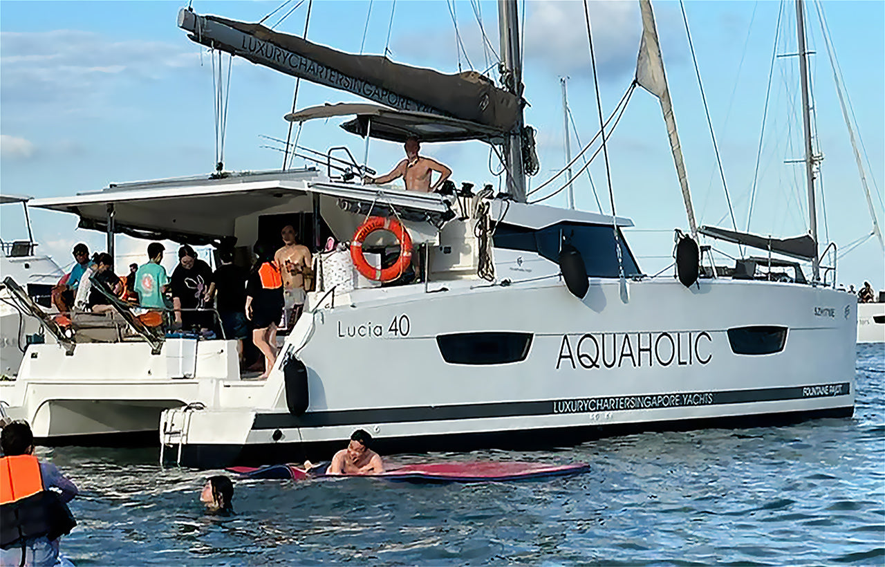 AQUAHOLIC Charter yacht with guests and watertoys