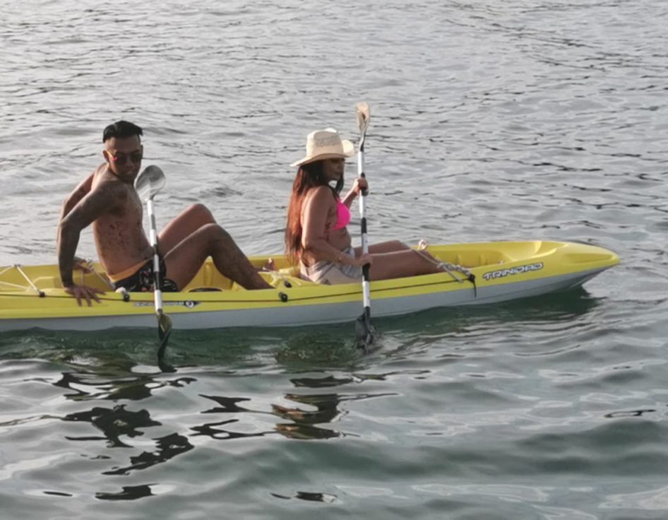 Aquaholic Luxury Charter - Kayak