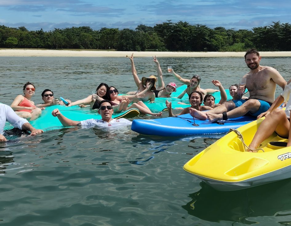 AQUAHOLIC -Group on Kayak, Standup Paddleboard & Watermat Enjoying The Sun & Sea