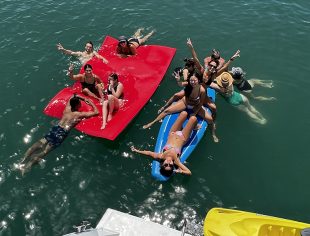 Guests playing on AQUAHOLIC watertoys